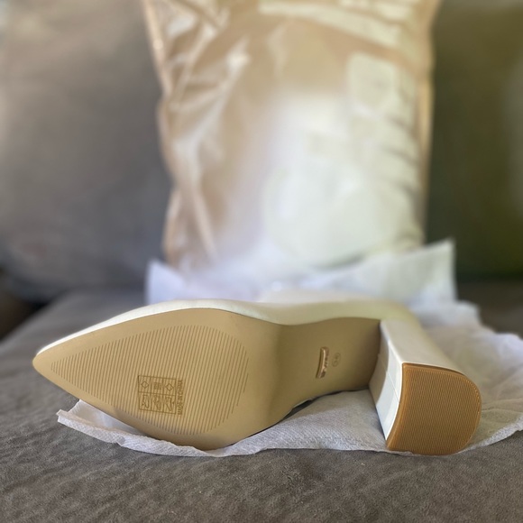 SHEIN white boots - Picture 3 of 5